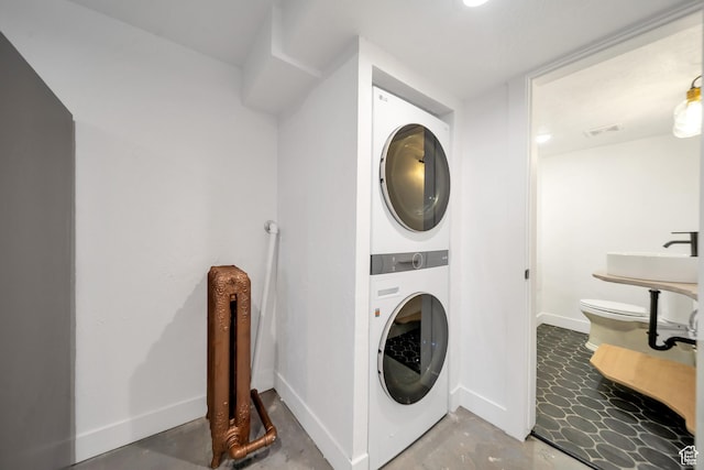 480 N 300 W, Salt Lake City, UT 84103 - clothes washing area featuring baseboards, visible vents, stacked washer / drying machine, and laundry area