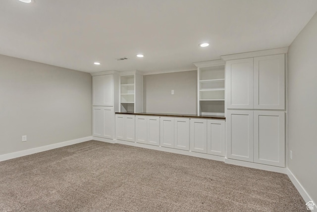 carpeted spare room with baseboards, visible vents, and recessed lighting