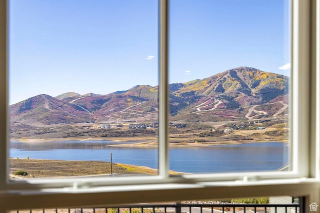 water view featuring a mountain view