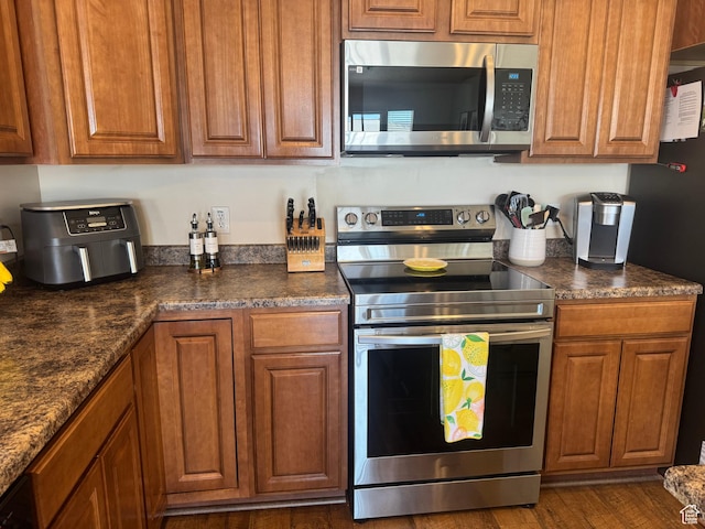 6576 W Oak Bridge Dr, West Jordan, UT 84081 - kitchen featuring stainless steel appliances and brown cabinetry