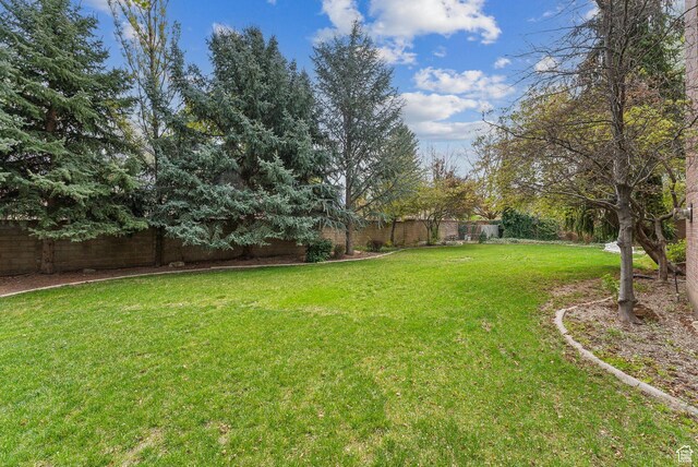 6391 S Shenandoah Park Ave E, Salt Lake City, UT 84121 - view of yard with a fenced backyard