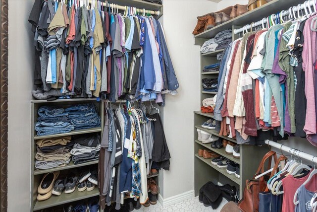 view of spacious closet