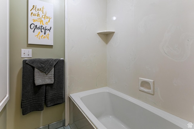 637 S Pine Meadow Ln, Tooele, UT 84074 - full bath featuring a bathing tub and tile patterned floors