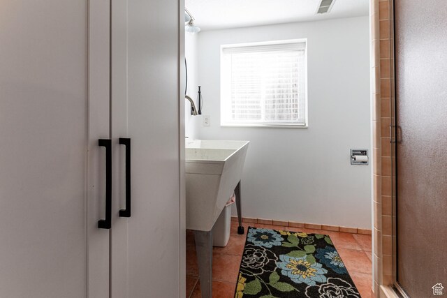637 S Pine Meadow Ln, Tooele, UT 84074 - laundry room featuring visible vents and light tile patterned flooring
