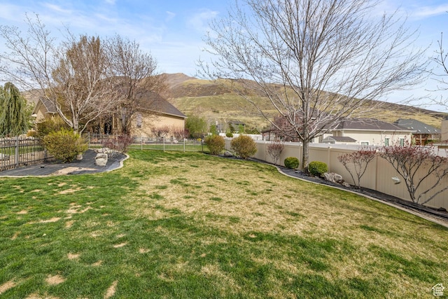 view of yard featuring a fenced backyard and a mountain view