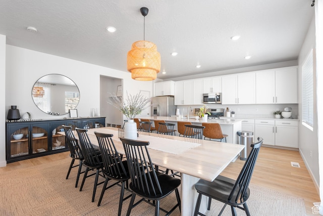 543 W Flora Dr, Saratoga Springs, UT 84045 - dining area featuring light wood-type flooring, baseboards, visible vents, and recessed lighting