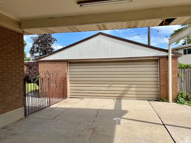 394 E Bridlewood Dr S, Salt Lake City, UT 84107 - detached garage featuring fence