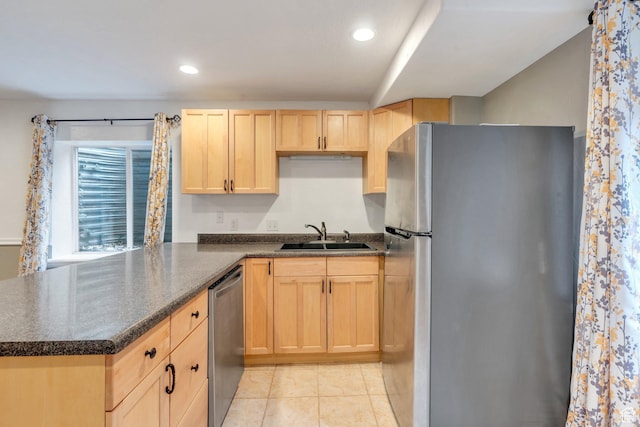 253 Ridge Rd, Orem, UT 84057 - kitchen featuring a sink, light brown cabinetry, a peninsula, appliances with stainless steel finishes, and recessed lighting