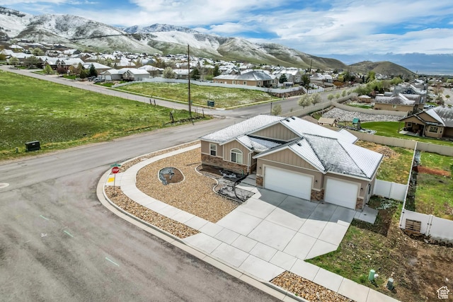 bird's eye view featuring a residential view and a mountain view