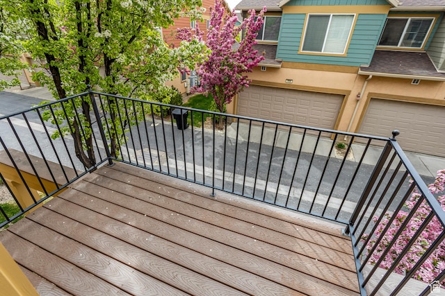 917 W Willow Bend Way, Farmington, UT 84025 - wooden terrace with a garage