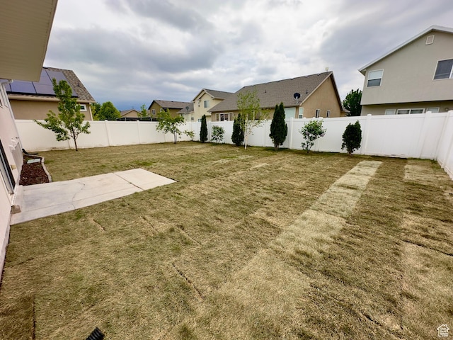 view of yard with a patio and a residential view