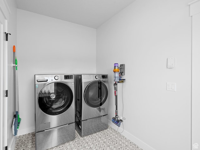 laundry area featuring washing machine and dryer and baseboards
