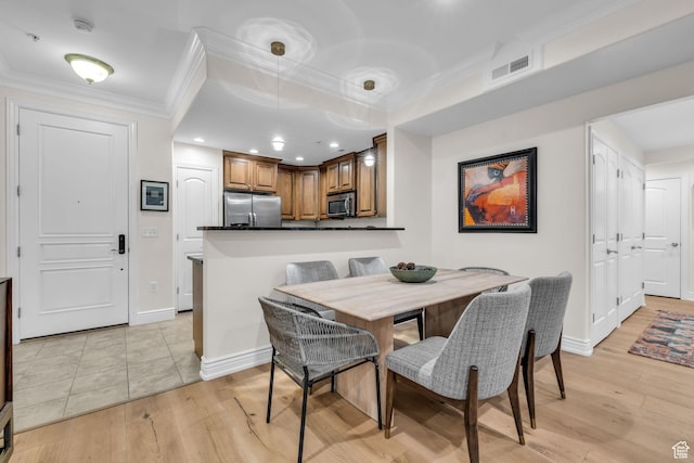 3944 S 900 E Unit 203, Millcreek, UT 84124 - dining room featuring light wood-style floors, visible vents, crown molding, and baseboards