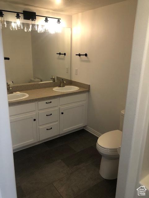 1456 Westbury Way W Unit H, Lehi, UT 84043 - bathroom with toilet, a sink, double vanity, and baseboards