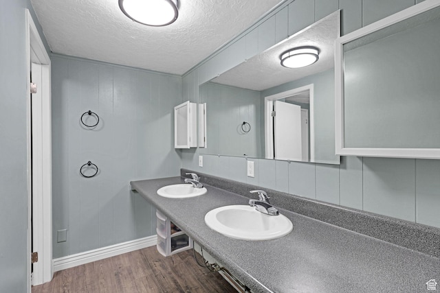 275 E 1st S, Preston, ID 83263 - bathroom with wood finished floors, a textured ceiling, baseboards, and a sink