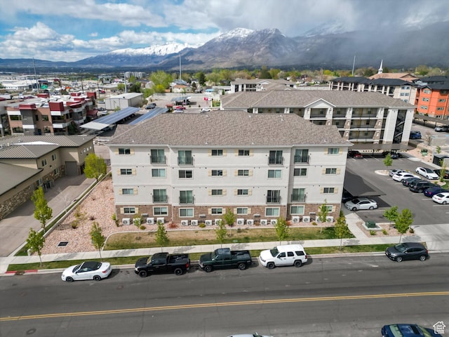 bird's eye view featuring a mountain view