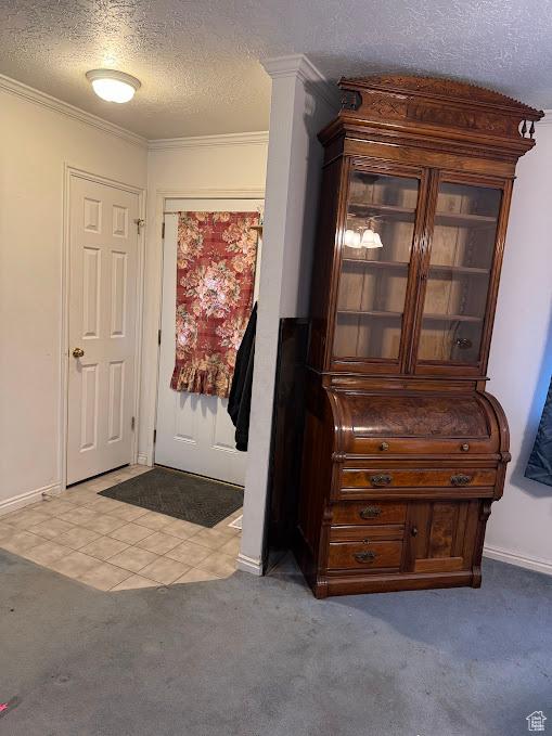 1006 S 1040 W, Payson, UT 84651 - tiled foyer featuring carpet floors, a textured ceiling, baseboards, and ornamental molding