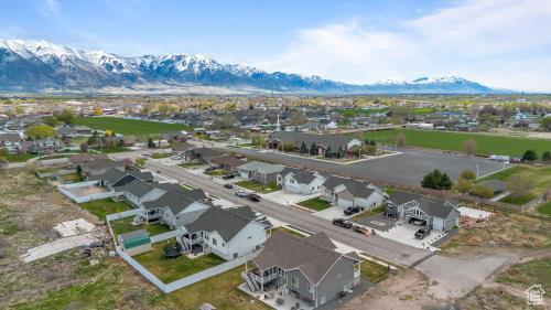 1065 W 275 S, Tremonton, UT 84337 - bird's eye view featuring a mountain view and a residential view