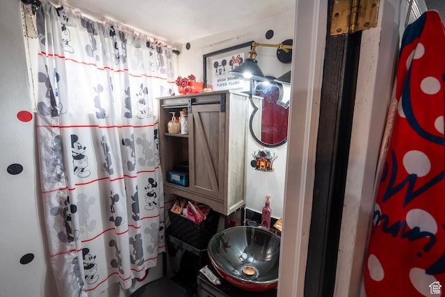 bathroom featuring curtained shower and vanity