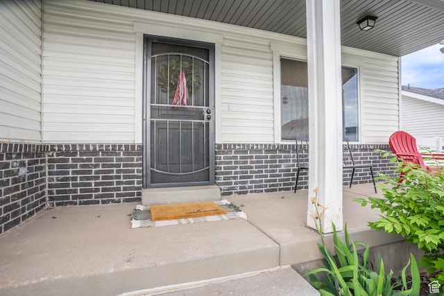entrance to property featuring a porch