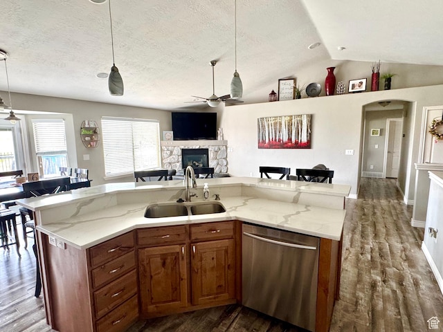 8675 N Franklin Dr E, Eagle Mountain, UT 84005 - kitchen featuring dark wood-style floors, a sink, open floor plan, ceiling fan, and dishwasher