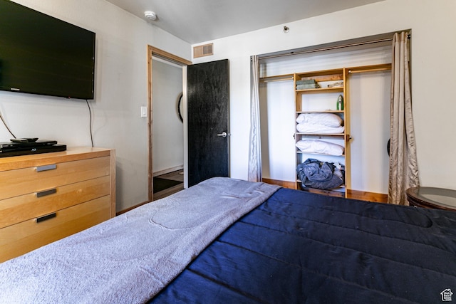 bedroom with visible vents and a closet