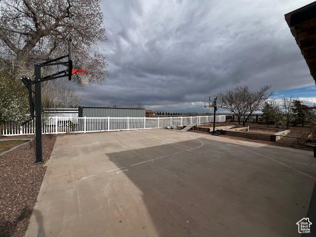 1115 Park Ridge Dr, Roosevelt, UT 84066 - view of basketball court with community basketball court and fence
