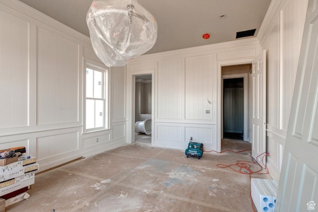 unfurnished bedroom featuring a decorative wall