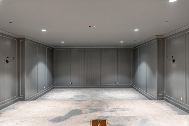 empty room with recessed lighting and a decorative wall
