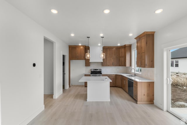 556 N 800 W, Smithfield, UT 84335 - kitchen with stainless steel appliances, a sink, decorative backsplash, light wood-style flooring, and brown cabinetry