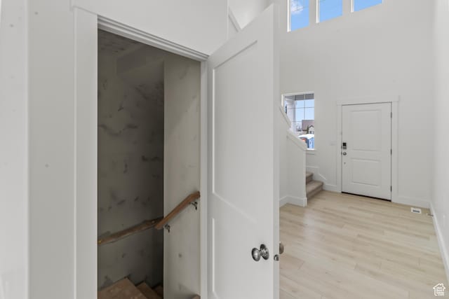 556 N 800 W, Smithfield, UT 84335 - stairway with wood finished floors, a towering ceiling, and baseboards