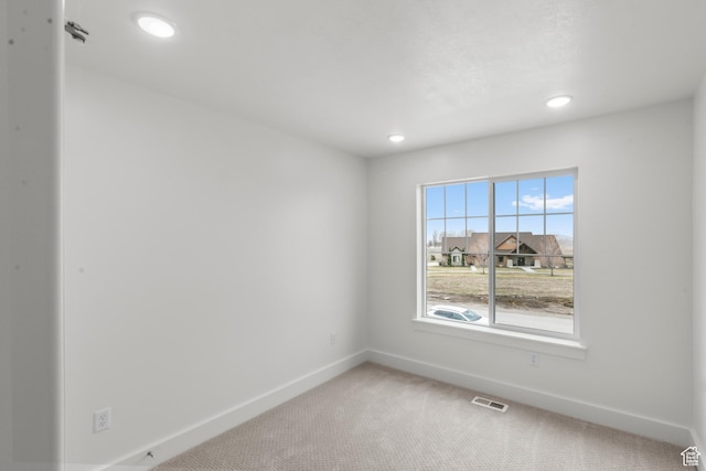 556 N 800 W, Smithfield, UT 84335 - unfurnished room with baseboards, visible vents, recessed lighting, and light colored carpet
