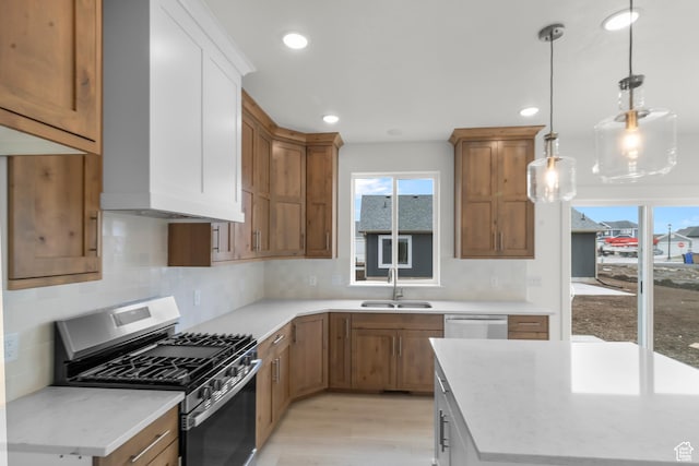 556 N 800 W, Smithfield, UT 84335 - kitchen with stainless steel appliances, a sink, light wood-style floors, and a wealth of natural light