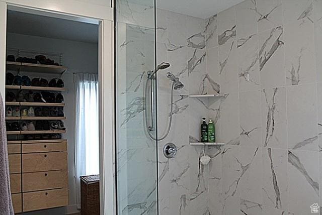 7226 Estancia Ln, Smithfield, UT 84335 - full bathroom featuring a marble finish shower