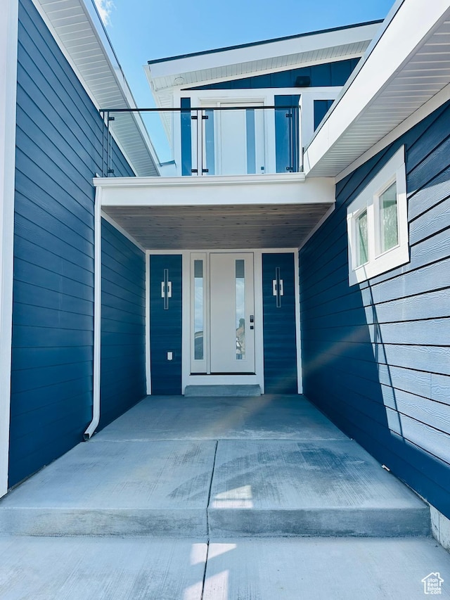 2747 S Country Club Way, Garden City, UT 84028 - entrance to property with a balcony