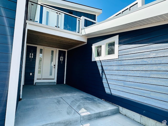 2747 S Country Club Way, Garden City, UT 84028 - property entrance with a balcony