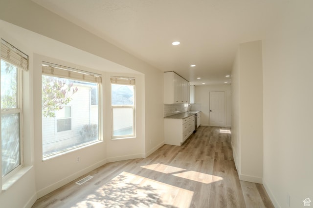 2976 E Saddle Rock Rd, Eagle Mountain, UT 84005 - interior space with baseboards, light wood finished floors, visible vents, and recessed lighting