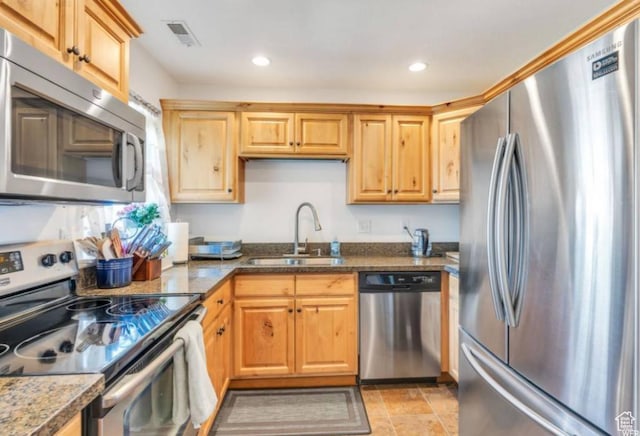 2522 W 500 S Unit 6, Springville, UT 84663 - kitchen with stainless steel appliances, visible vents, a sink, and recessed lighting