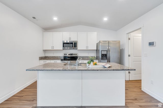 1784 S 360 W, Payson, UT 84651 - kitchen with vaulted ceiling, visible vents, a sink, baseboards, and appliances with stainless steel finishes