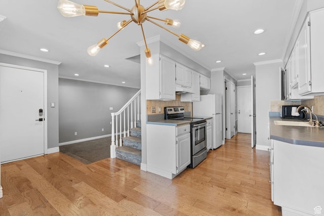 81 W Pheasantbrook Cir N, Centerville, UT 84014 - kitchen with stainless steel range with electric cooktop, under cabinet range hood, backsplash, a sink, and crown molding