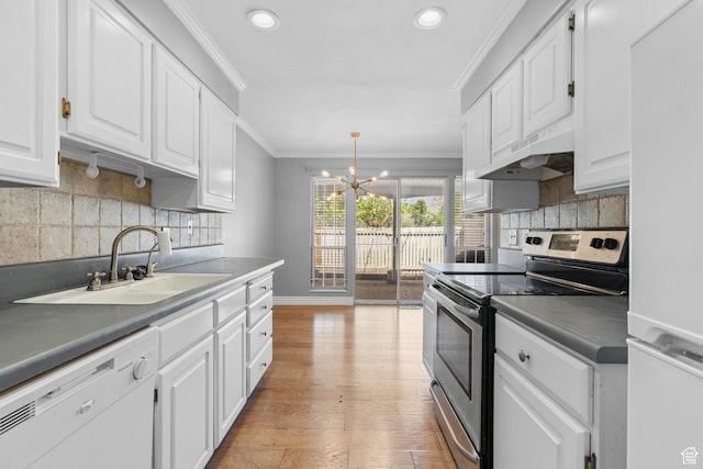 81 W Pheasantbrook Cir N, Centerville, UT 84014 - kitchen featuring under cabinet range hood, ornamental molding, a sink, white appliances, and a chandelier