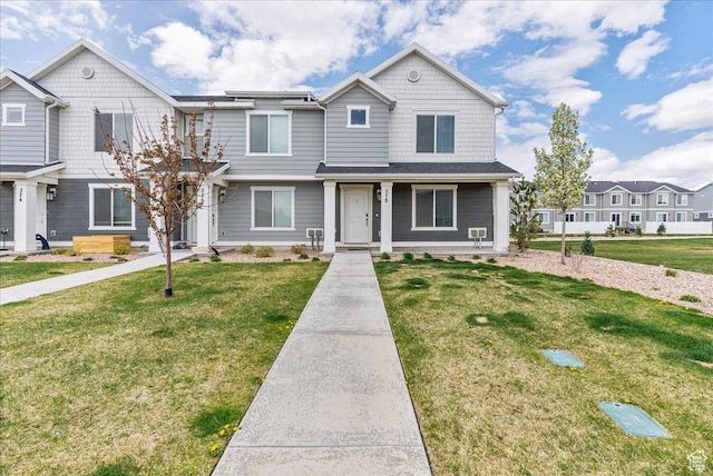 townhome / multi-family property featuring a front lawn