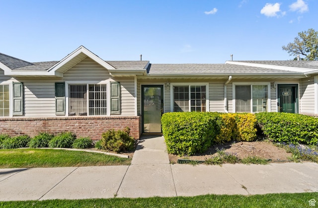 ranch-style home featuring brick siding