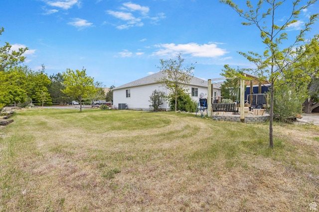 view of yard featuring a patio