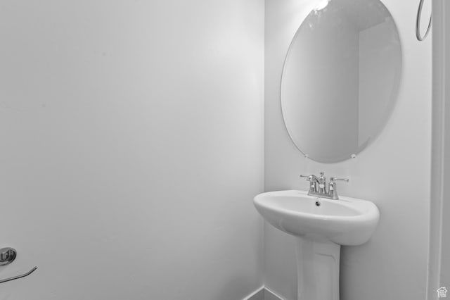6717 N Tulle Mtn, Eagle Mountain, UT 84005 - bathroom with a sink