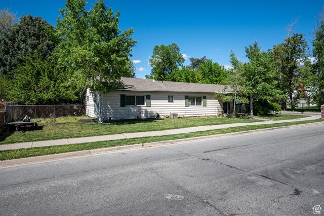 336 W 200 N, Bountiful, UT 84010 - ranch-style home featuring fence and a front yard