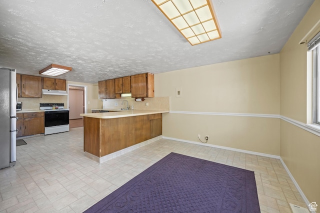 336 W 200 N, Bountiful, UT 84010 - kitchen with freestanding refrigerator, under cabinet range hood, white electric stove, a sink, and a peninsula