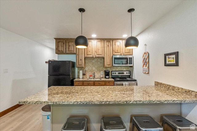 1530 Empire Ave Unit 112, Park City, UT 84060 - kitchen with stainless steel appliances, backsplash, light wood-type flooring, a peninsula, and a breakfast bar area