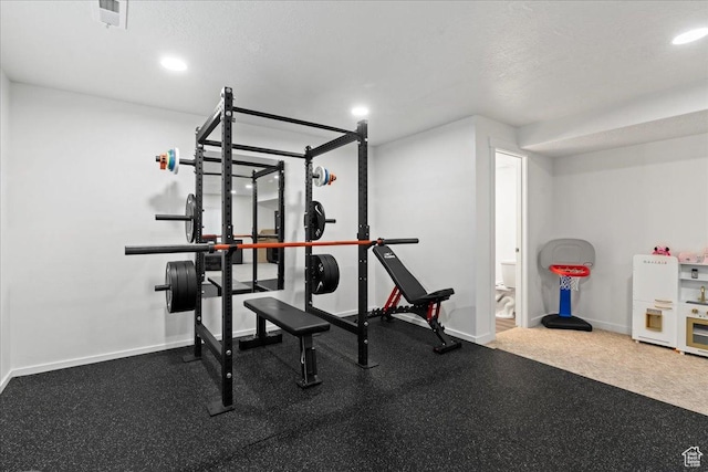 exercise area featuring visible vents, baseboards, and recessed lighting