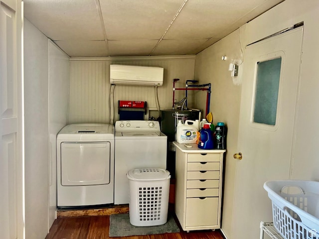 1150 W Red Hills Pkwy Unit 113, Washington, UT 84780 - laundry room with washing machine and clothes dryer, dark wood-type flooring, and laundry area